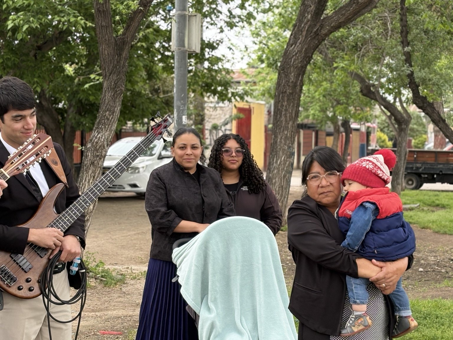 Familias de la congregación reunidas
